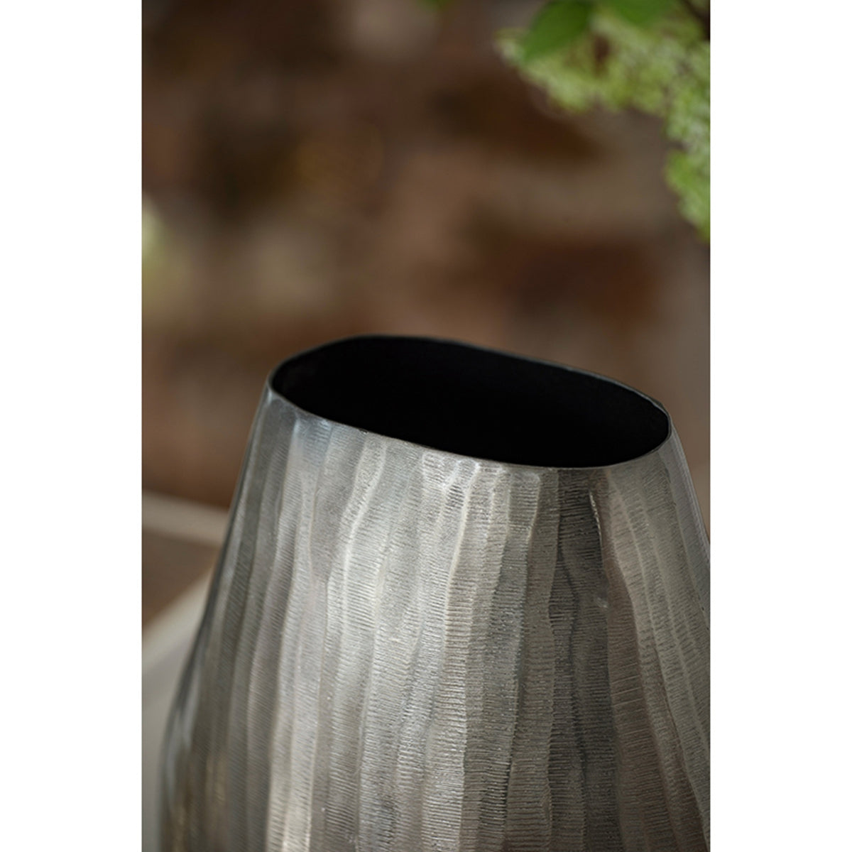 koorbiir va6 11x11x9" Gold Aluminum Chisel Flower Vase ¨C Modern Round Decorative Accent for Tabletop, Living Room, or Dining Room