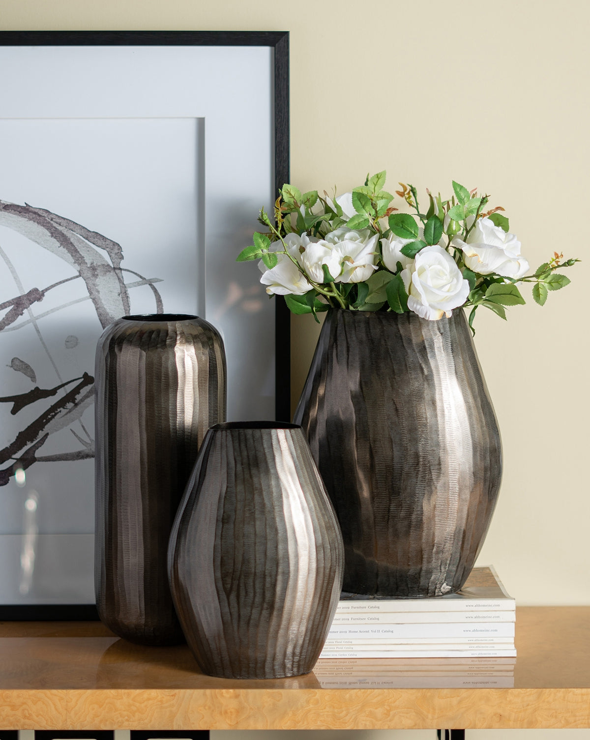 koorbiir va6 11x11x9" Gold Aluminum Chisel Flower Vase ¨C Modern Round Decorative Accent for Tabletop, Living Room, or Dining Room