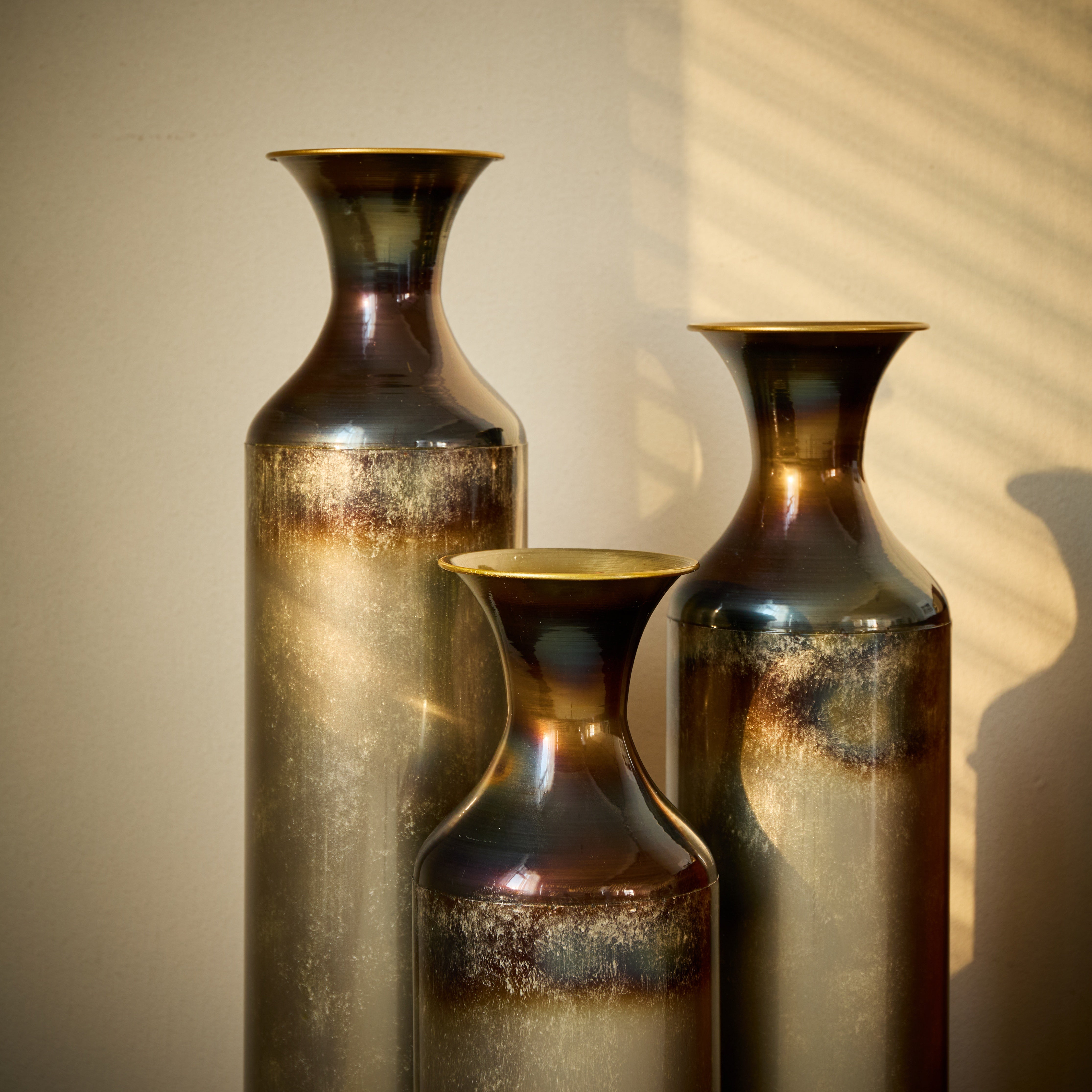koorbiir va2 Set of 3 Modern White Metal Floor Vases ¨C Droplet Shaped Tall Decorative Vases with Gold Accents, Large Glazed Metal Vases for Home D¨¦cor