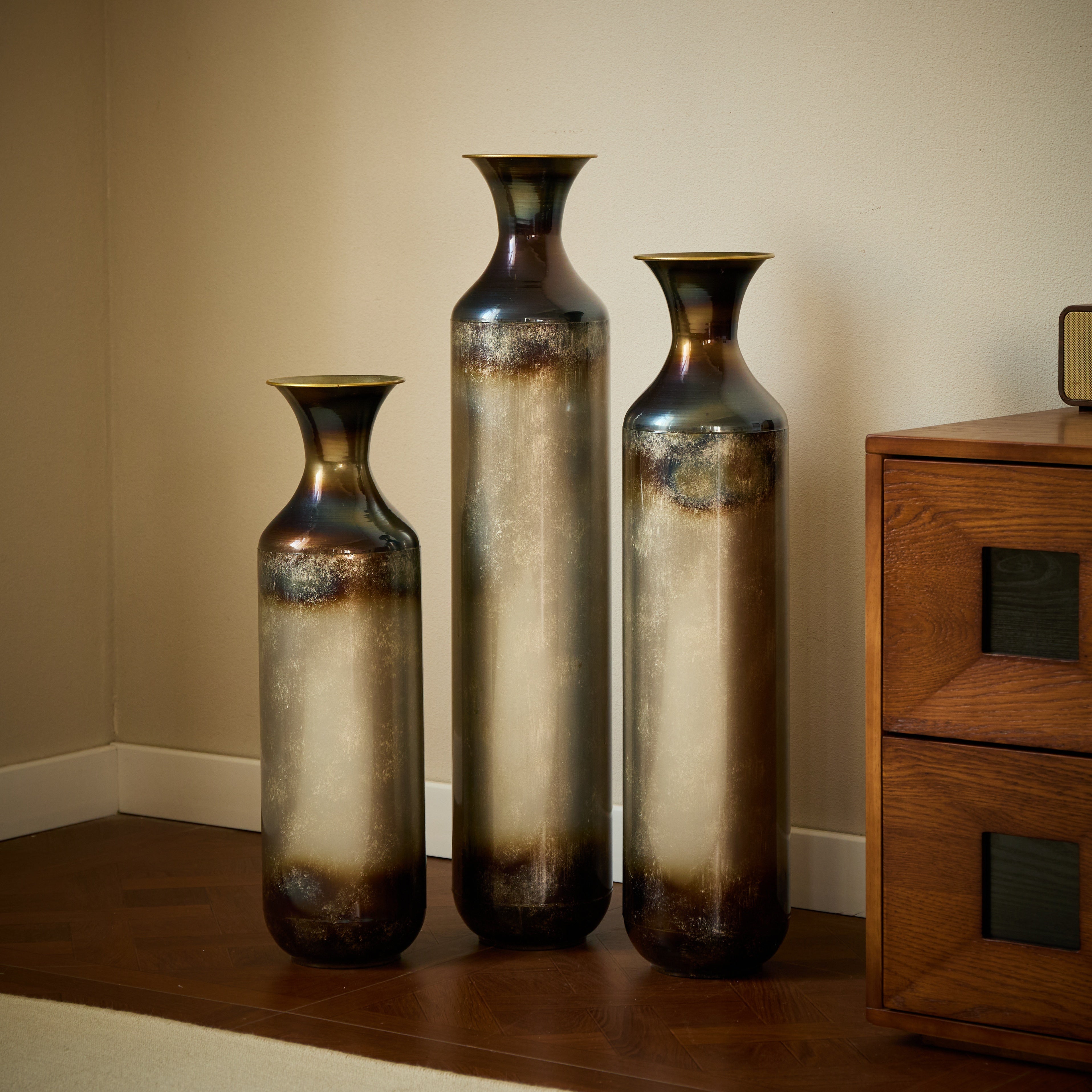 koorbiir va2 Set of 3 Modern White Metal Floor Vases ¨C Droplet Shaped Tall Decorative Vases with Gold Accents, Large Glazed Metal Vases for Home D¨¦cor