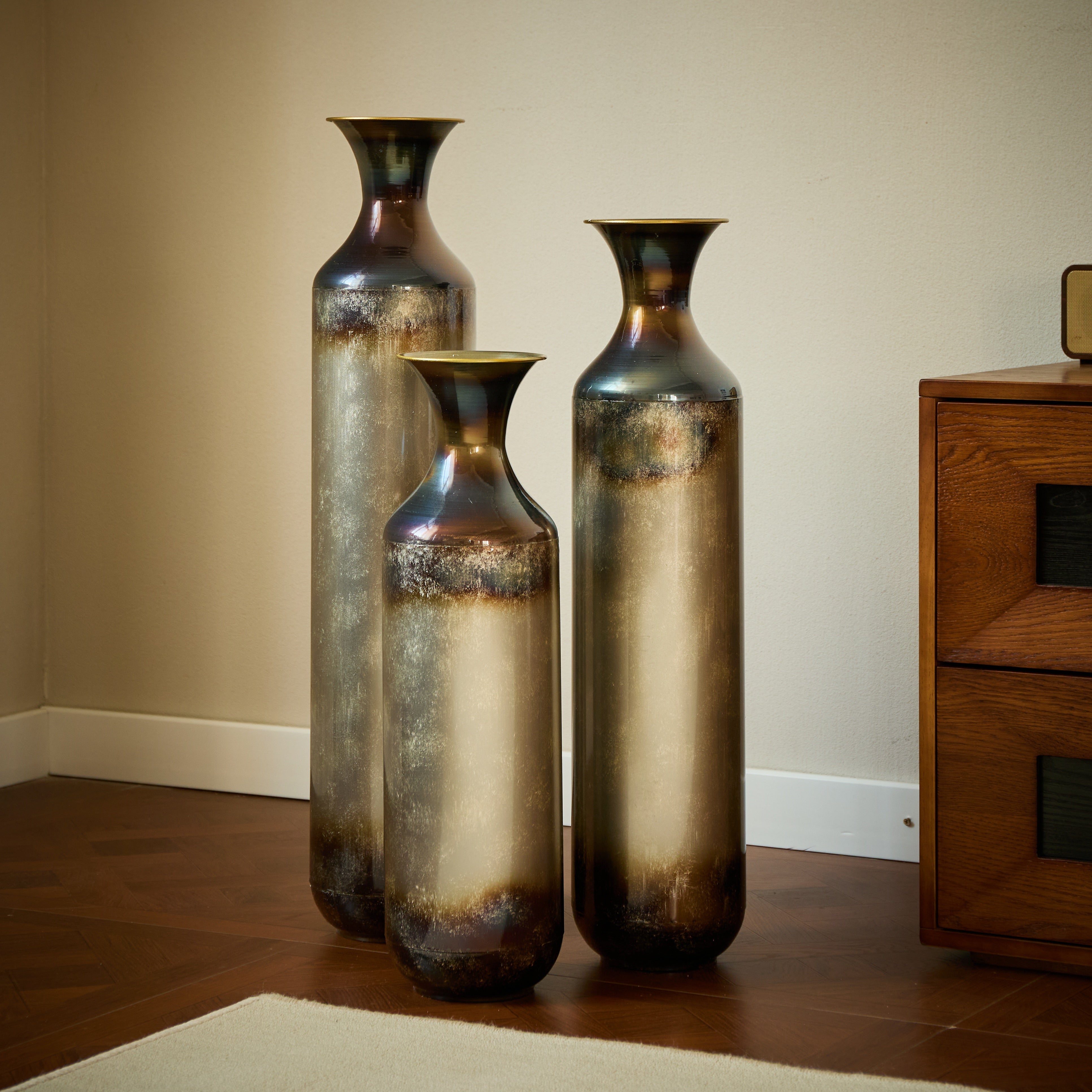 koorbiir va2 Set of 3 Modern White Metal Floor Vases ¨C Droplet Shaped Tall Decorative Vases with Gold Accents, Large Glazed Metal Vases for Home D¨¦cor