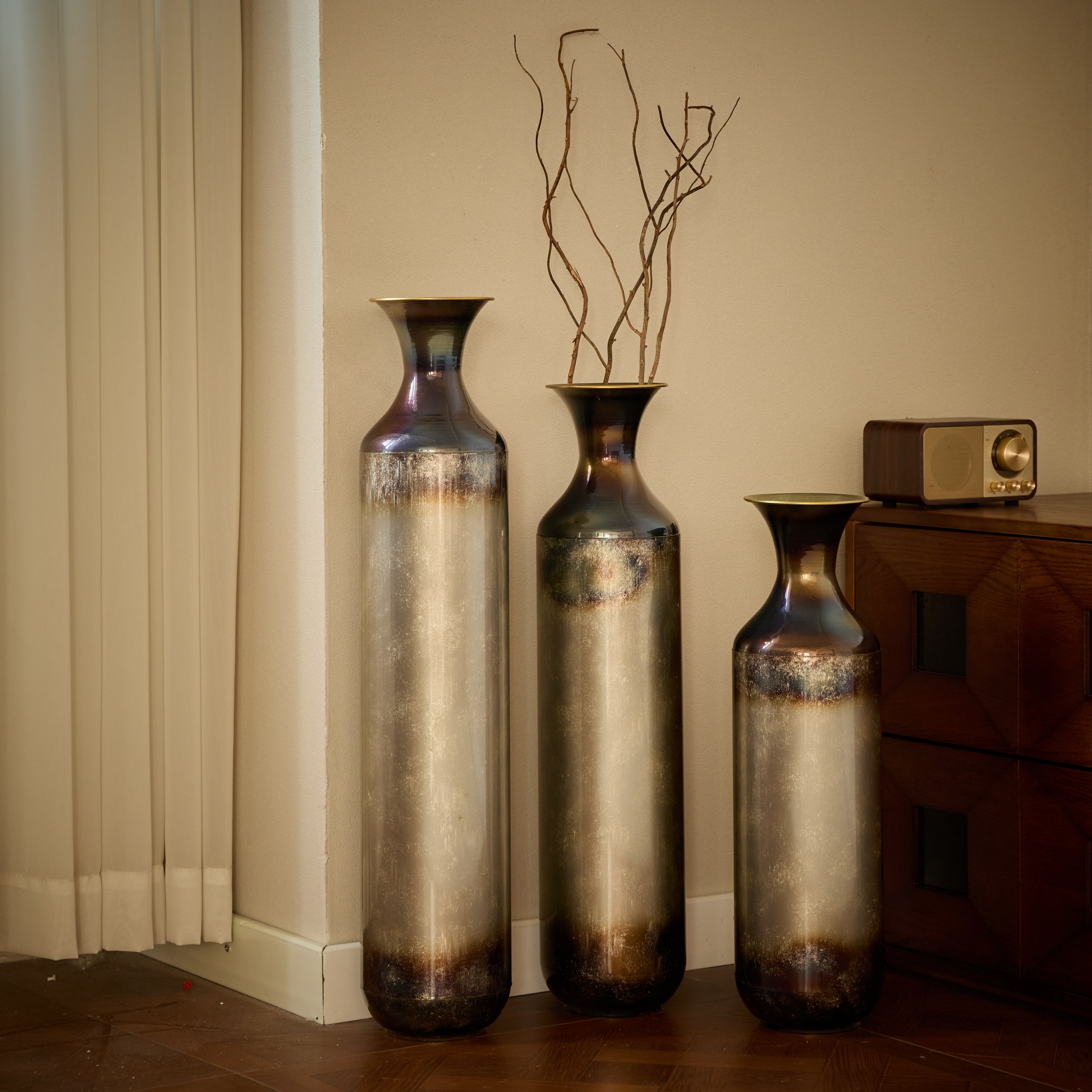 koorbiir va2 Set of 3 Modern White Metal Floor Vases ¨C Droplet Shaped Tall Decorative Vases with Gold Accents, Large Glazed Metal Vases for Home D¨¦cor