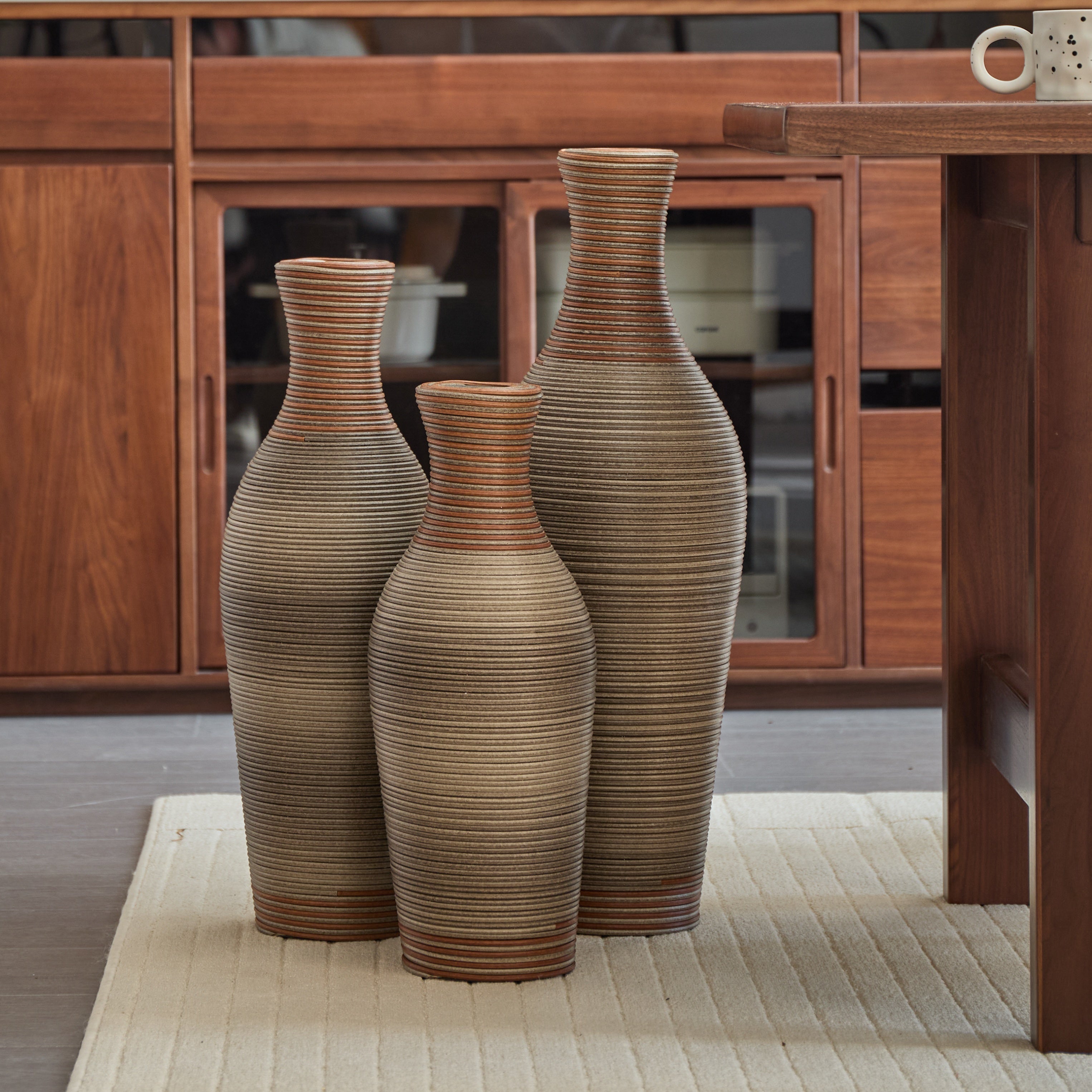 koorbiir va5 Set of 3 Tall Decorative Floor Vases ¨C Classic Brown PVC Flower Stand with Artificial Vine Design ¨C Elegant Modern Home D¨¦cor Accent for Living Room, Entryway, or Dining Room