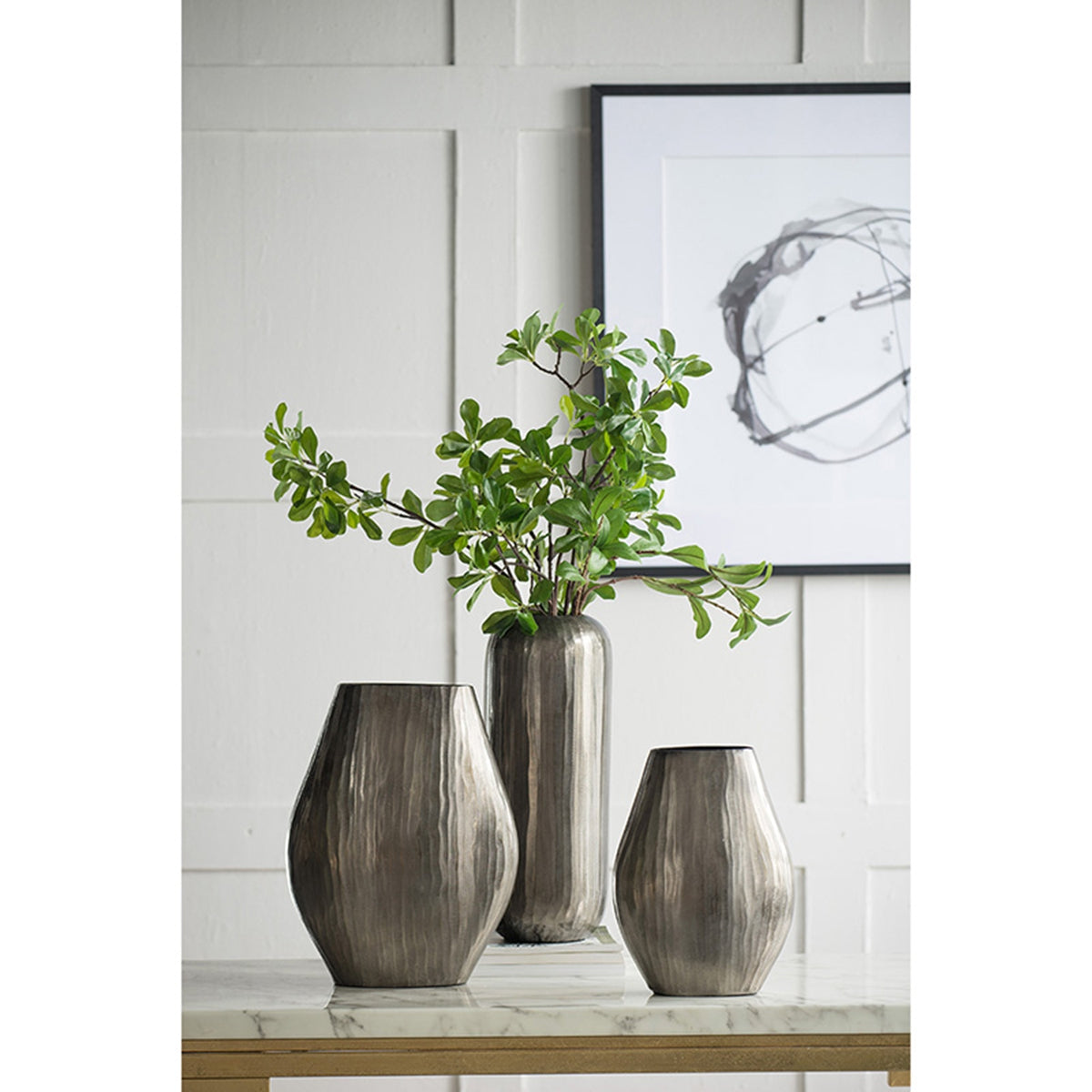 koorbiir va6 11x11x9" Gold Aluminum Chisel Flower Vase ¨C Modern Round Decorative Accent for Tabletop, Living Room, or Dining Room