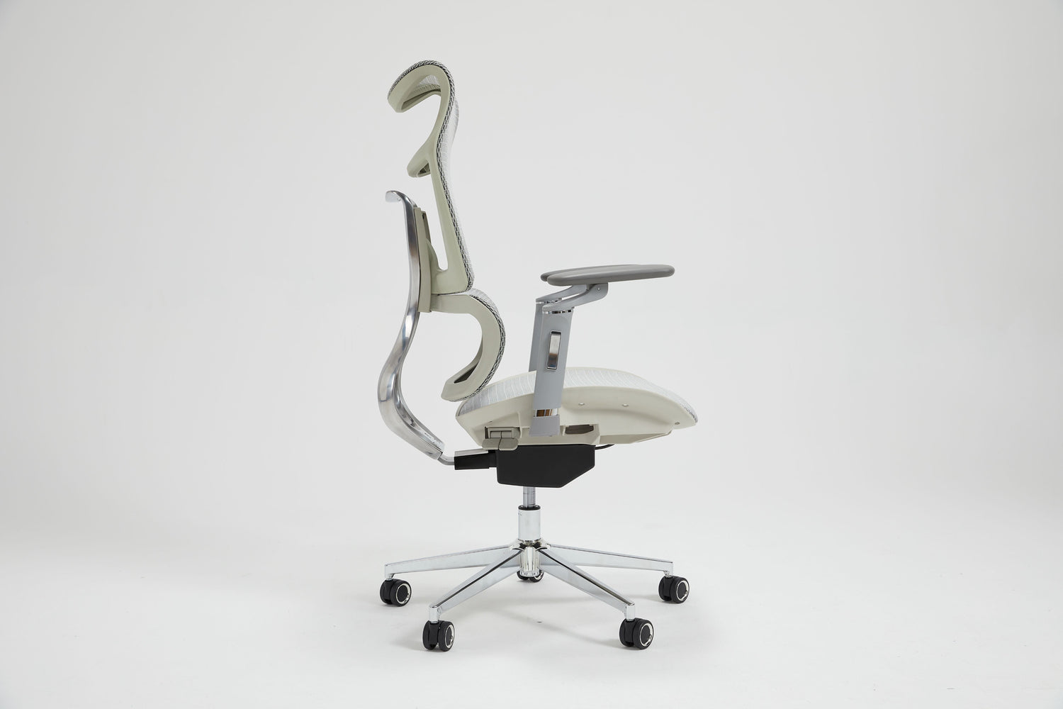 Transform Your Workspace: The Ultimate Guide to a Reclining Office Chair - Koorbiir
