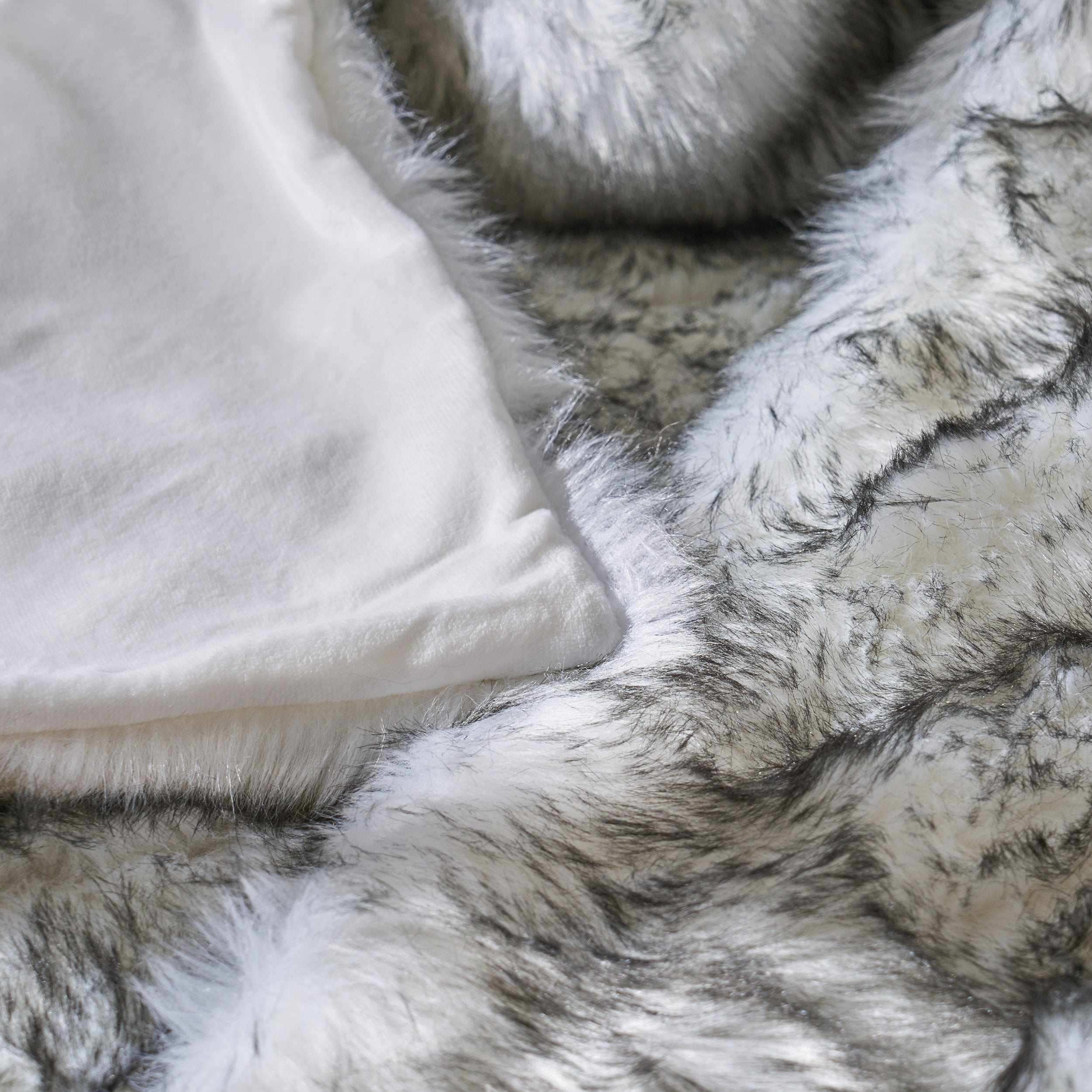 Soft and Cozy Blanket ¨C Perfect for Bed, Couch, or Sofa | Warm, Comfortable, and Stylish