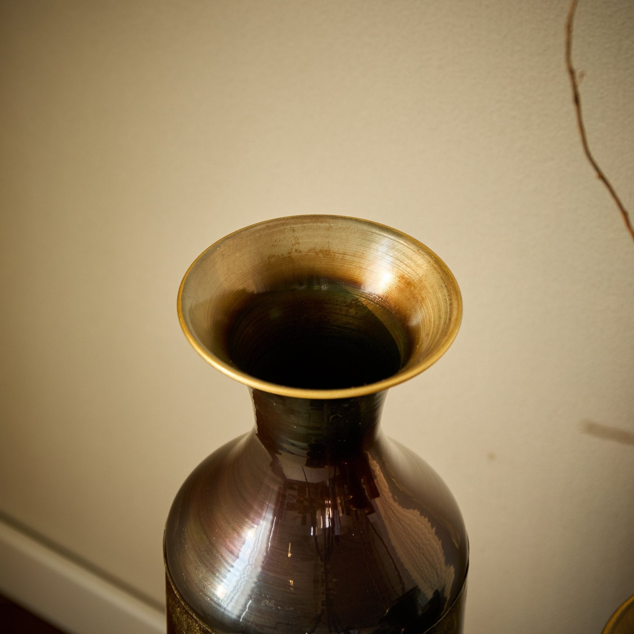 koorbiir va2 Set of 3 Modern White Metal Floor Vases ¨C Droplet Shaped Tall Decorative Vases with Gold Accents, Large Glazed Metal Vases for Home D¨¦cor - Koorbiir